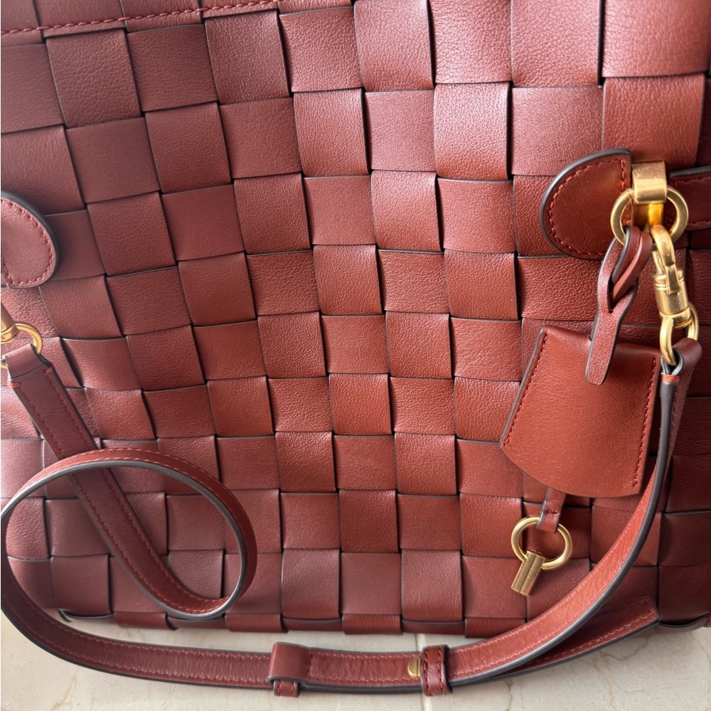 Tory Burch Lee Radziwill Woven Leather Shoulder Bag in Brown with Gold Hardware - Picture 5 of 6